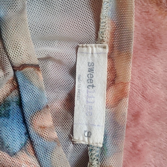 Mesh fabric. Size variations is: S/M/L. Forever 21, Sweet Rain. - Picture 7 of 7